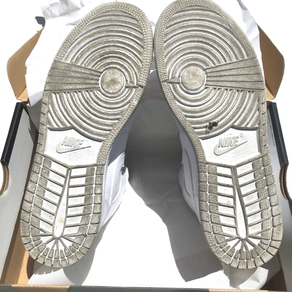 🎉HOST PICK🎉Air Jordan 1 Mid Pure White Size 7Y - Picture 4 of 10